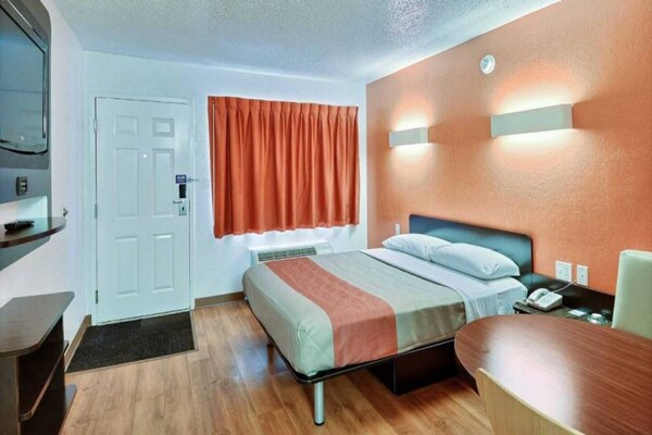 1 Queen Bed - Lowell, MA