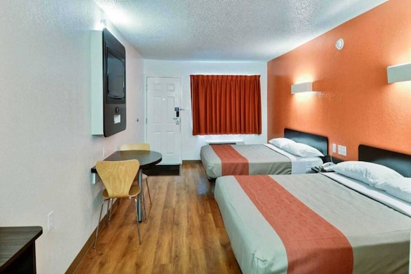 2 Queen Beds - Lowell, MA