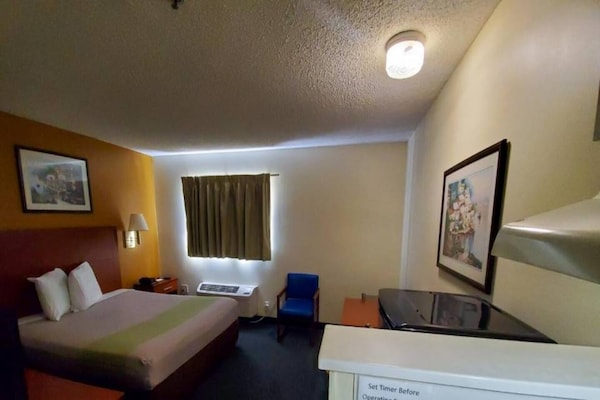 1 Queen Bed  Non-smoking - Ashland, VA