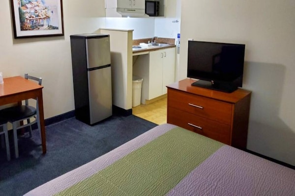 2 Full Beds  Non-smoking - Richmond, VA