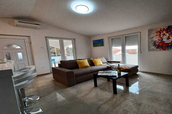 Appartement Vrsi direct aan zee met balkon en panoramisch uitzicht - thumbnail 3