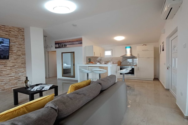 Appartement Vrsi direct aan zee met balkon en panoramisch uitzicht - thumbnail 5