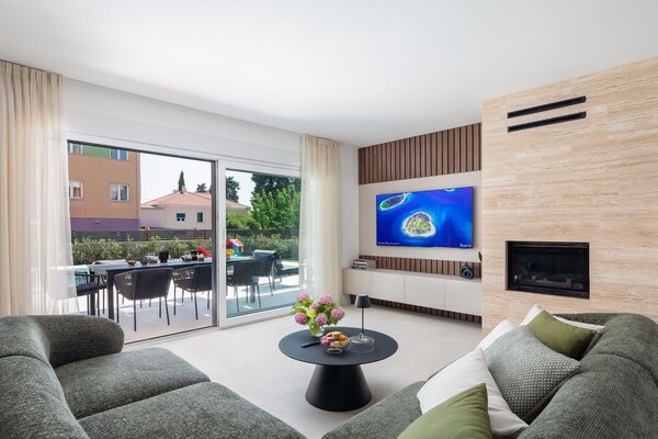 Villa Prima Lux: Ruim vakantiehuis met privézwembad op 400m van zee bij Split - thumbnail 5