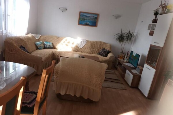 Ruim appartement in Dugi Rat op 100m van het strand voor 6 personen - thumbnail 1