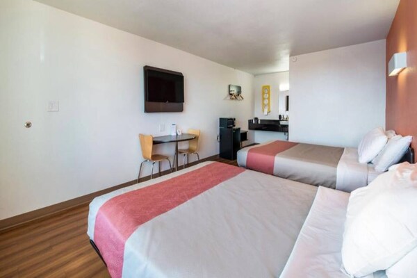 1 King Bed  Non-smoking Micfridge - Hickory, NC