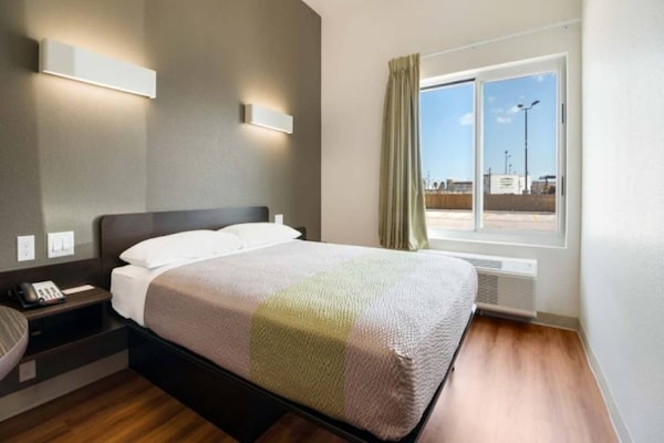 1 Queen Bed  Non-smoking - Corpus Christi, TX