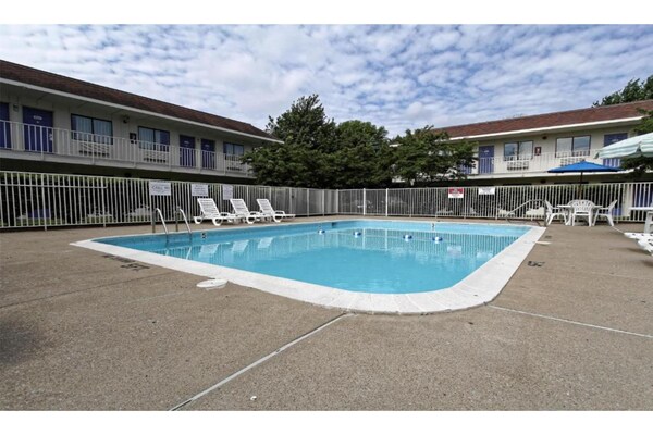 Comfortabele kamer met twee tweepersoonsbedden in Amherst, nabij Cedar Point - thumbnail 4