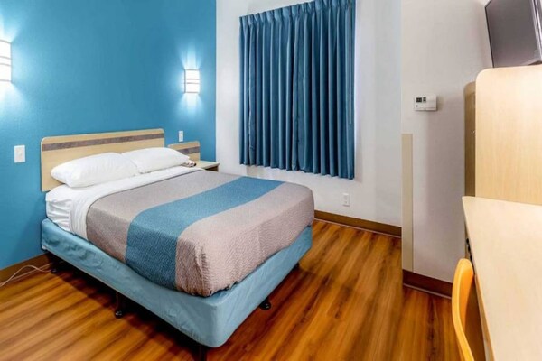 1 King Bed  Non-smoking - Belleville, IL