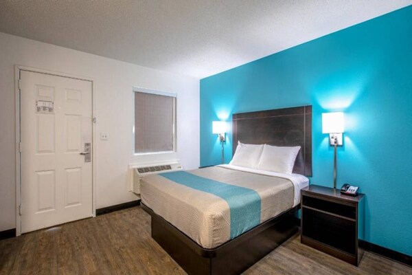 1 Queen Bed Premium Kitchen Non-smoking - Greenville