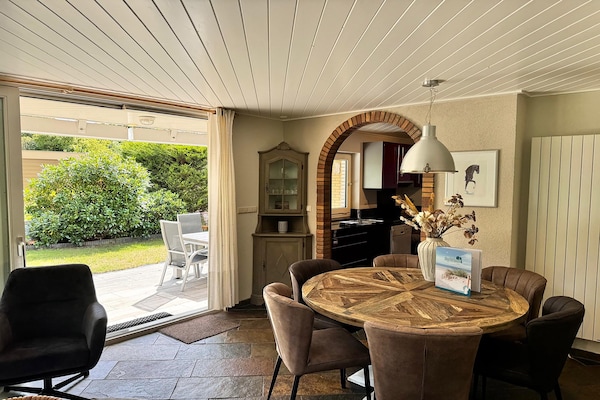 Vrijstaande luxe bungalow in het bos, 1km van strand Texel - thumbnail 5