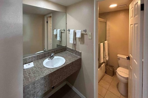 Comfortabel appartement met 2 queensize bedden in Selma – nabij Fresno - thumbnail 2