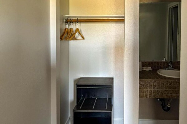Comfortabel appartement met 2 queensize bedden in Selma – nabij Fresno - thumbnail 6