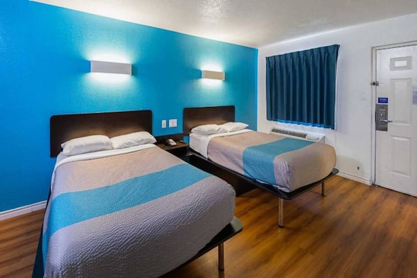 2 Full Beds  Non-smoking - Euless, TX