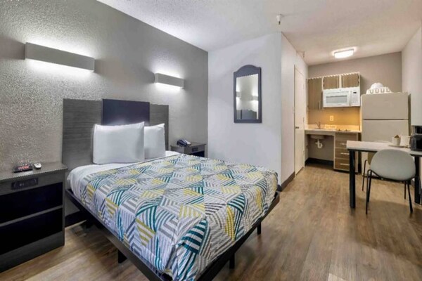 1 Queen Bed Non-smoking Kitchen - Dallas, TX