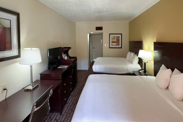 2 Queen Beds Non-smoking - Dallas, TX