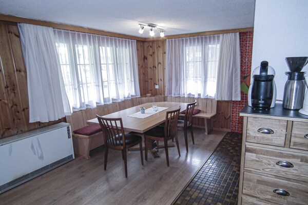 Ruim appartement in Lenk met bergzicht, terras en BBQ voor 6 personen - thumbnail 3