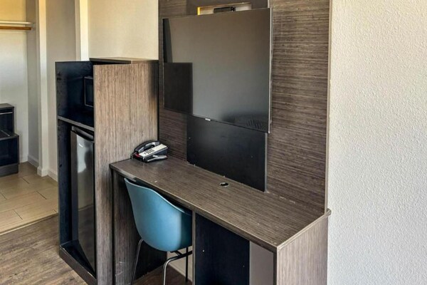 Comfortabele kingsuite met kitchenette in het hart van Selma - thumbnail 3