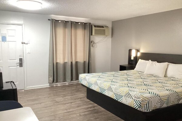 Comfortabele kingsuite met kitchenette in het hart van Selma - thumbnail 6