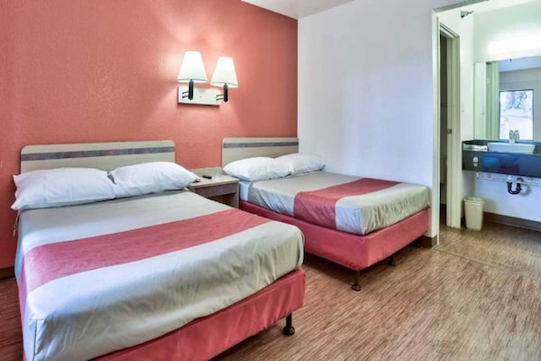 2 Full Beds  Premium Micfridge - Flagstaff, AZ