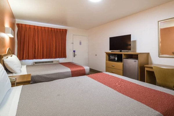 2 Queen Beds  Non-smoking - Pleasant Hill, CA