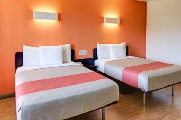 2 Queen Beds  Non-smoking - Mount Pleasant, TX
