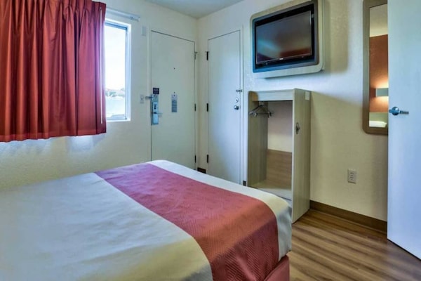 1 Full Bed  Ada/ri Shower/micfridge - Flagstaff, AZ