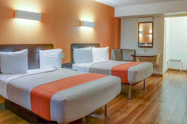 2 Queen Beds Non-smoking - Bishop, CA