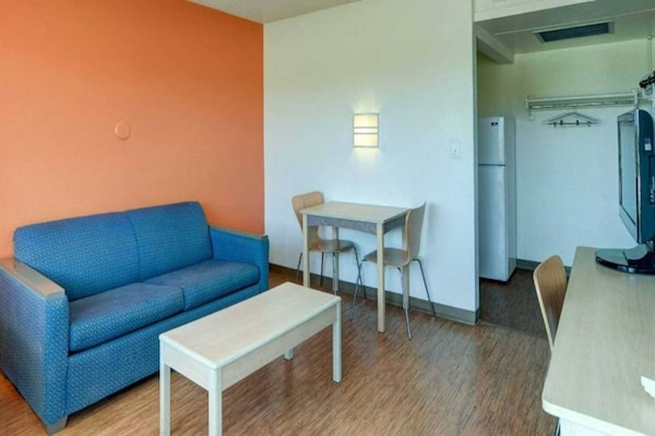 2 Full Beds  Hearing Accessible Micfridge - Casper, WY