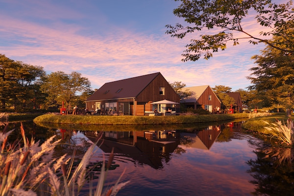 Luxe vakantievilla met buitenkeuken en pizzaoven aan de kreek in Drenthe - thumbnail 1