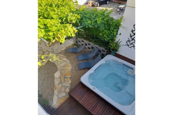 Stijlvol appartement in Pakoštane met bubbelbad en tuin - thumbnail 3