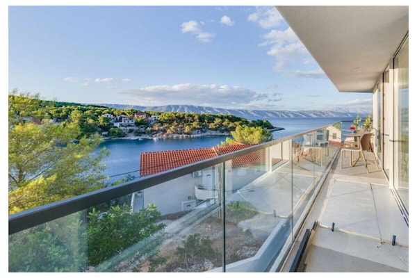 Ruim appartement aan zee met privézwembaden bij Jelsa, Hvar - thumbnail 2