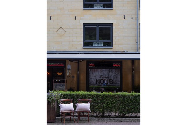 Luxe appartement Nous: romantisch verblijf met golf & restaurant in Valkenburg - thumbnail 5