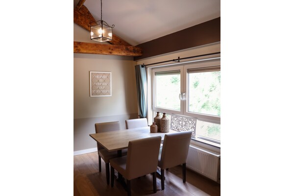 Luxe appartement Nous: romantisch verblijf met golf & restaurant in Valkenburg - thumbnail 3