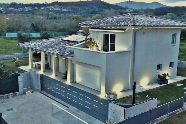 Villa met zwembad en designinterieur aan het Gardameer - thumbnail 1