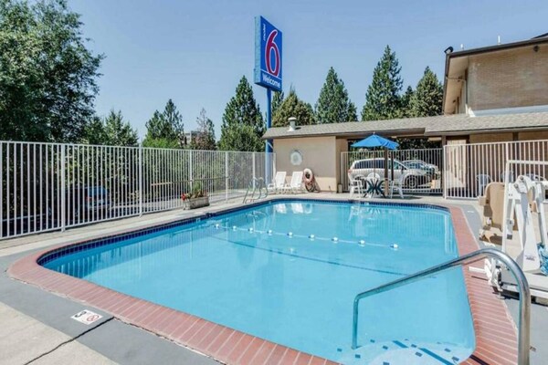 2 Full Beds  Non-smoking - Spokane, WA