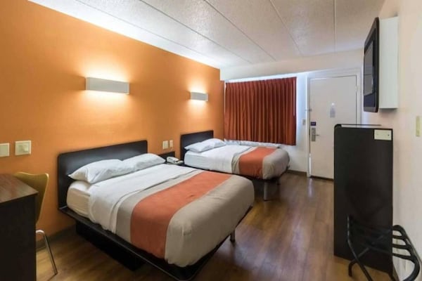 2 Full Beds  Non-smoking - Indiana