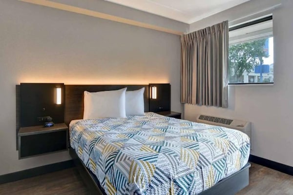 1 King Bed  Non-smoking Kitchen - 잭슨빌