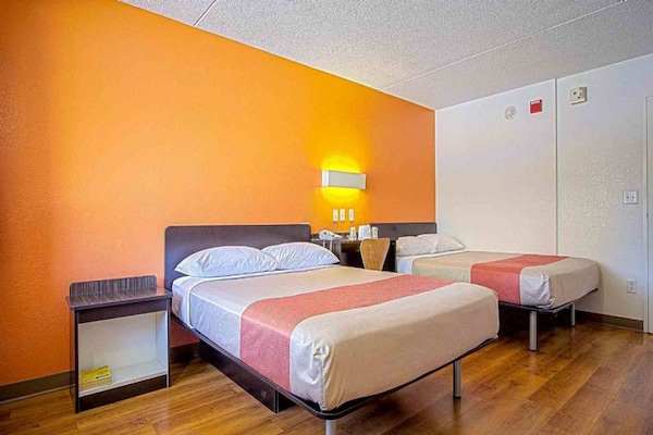 2 Queen Beds  Ada/tub/micfridge - Highland Park