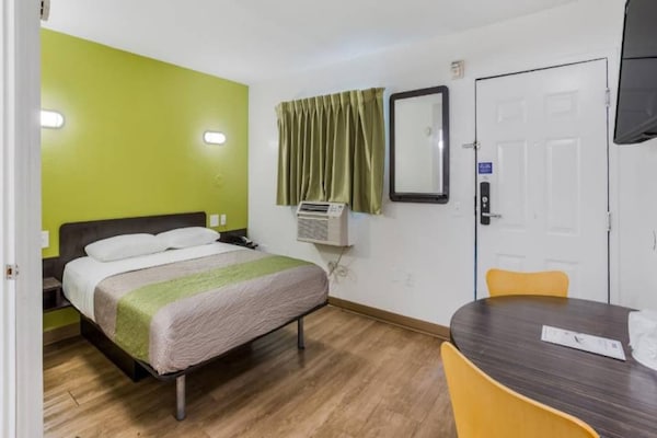 2 Full Beds Non-smoking - Jacksonville