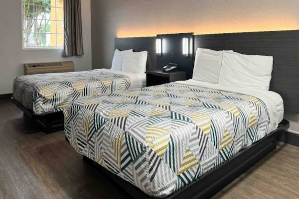 2 Full Beds  Non-smoking Micfridge - Alabama