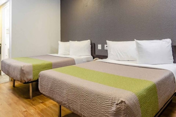 2 Queen Beds Non-smoking Kitchen - California