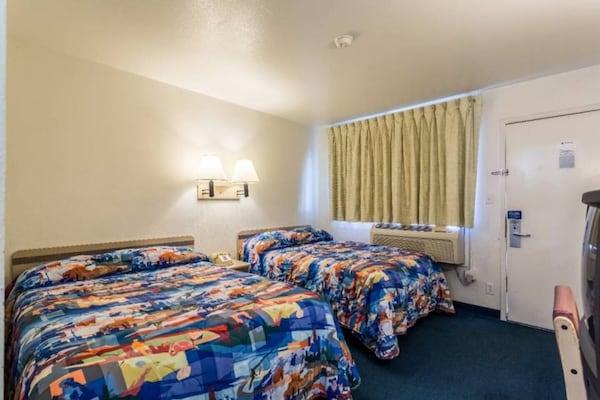 2 Full Beds  Non-smoking Micfridge - Moses Lake, WA