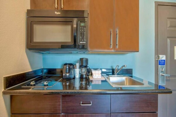 Compacte studio met kitchenette in Port Arthur, nabij luchthaven - thumbnail 5