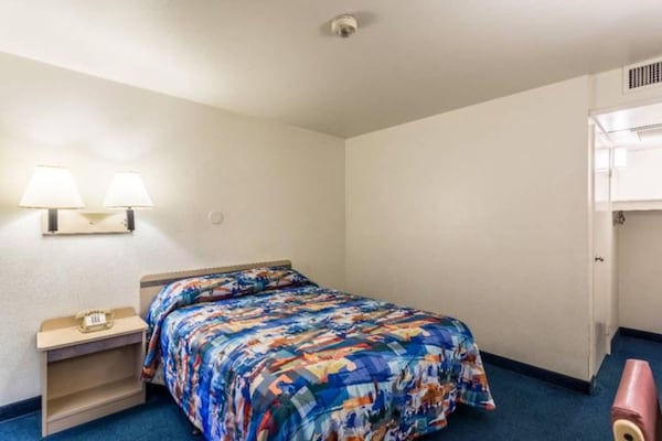 1 Queen Bed  Mob Acc Ri Shwr Nsmk Micfridg - Moses Lake, WA
