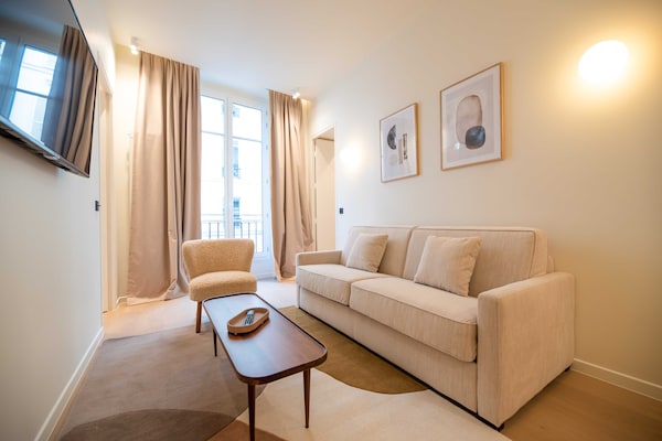 Modern Scandinavisch appartement in 9e arrondissement, vlakbij metro - thumbnail 1