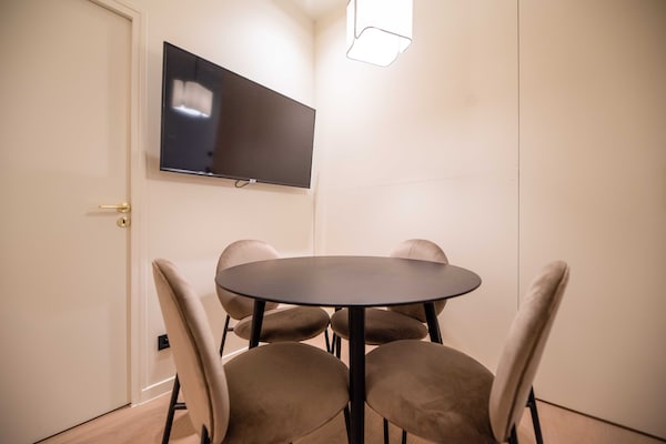Modern appartement met Scandinavisch design in het bruisende 9e arrondissement van Parijs - thumbnail 2