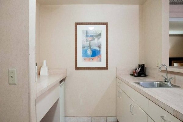 Compacte kamer met kingsize bed, ideaal voor twee in Anaheim Hills - thumbnail 4
