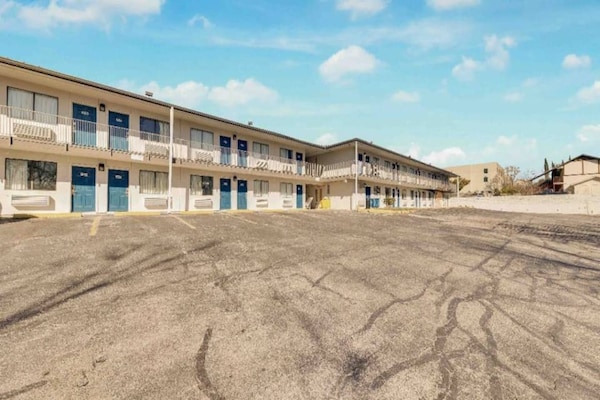 2 Full Beds Mini Fridge - Austin, TX