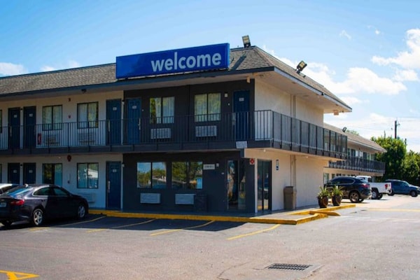1 Queen Bed - Boynton Beach, FL