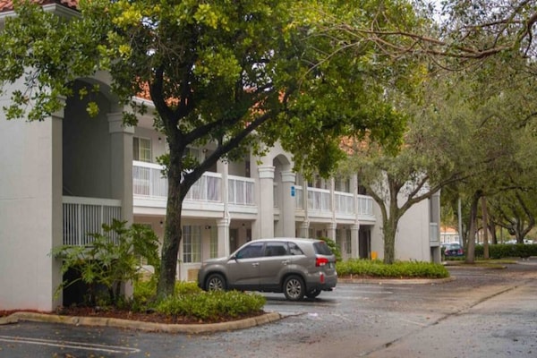 2 Full Beds  Ada/tub Nsmk - Fort Lauderdale, FL